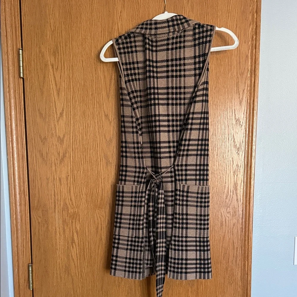 Plaid Sleeveless Vest- womens Medium - Picture 5 of 7